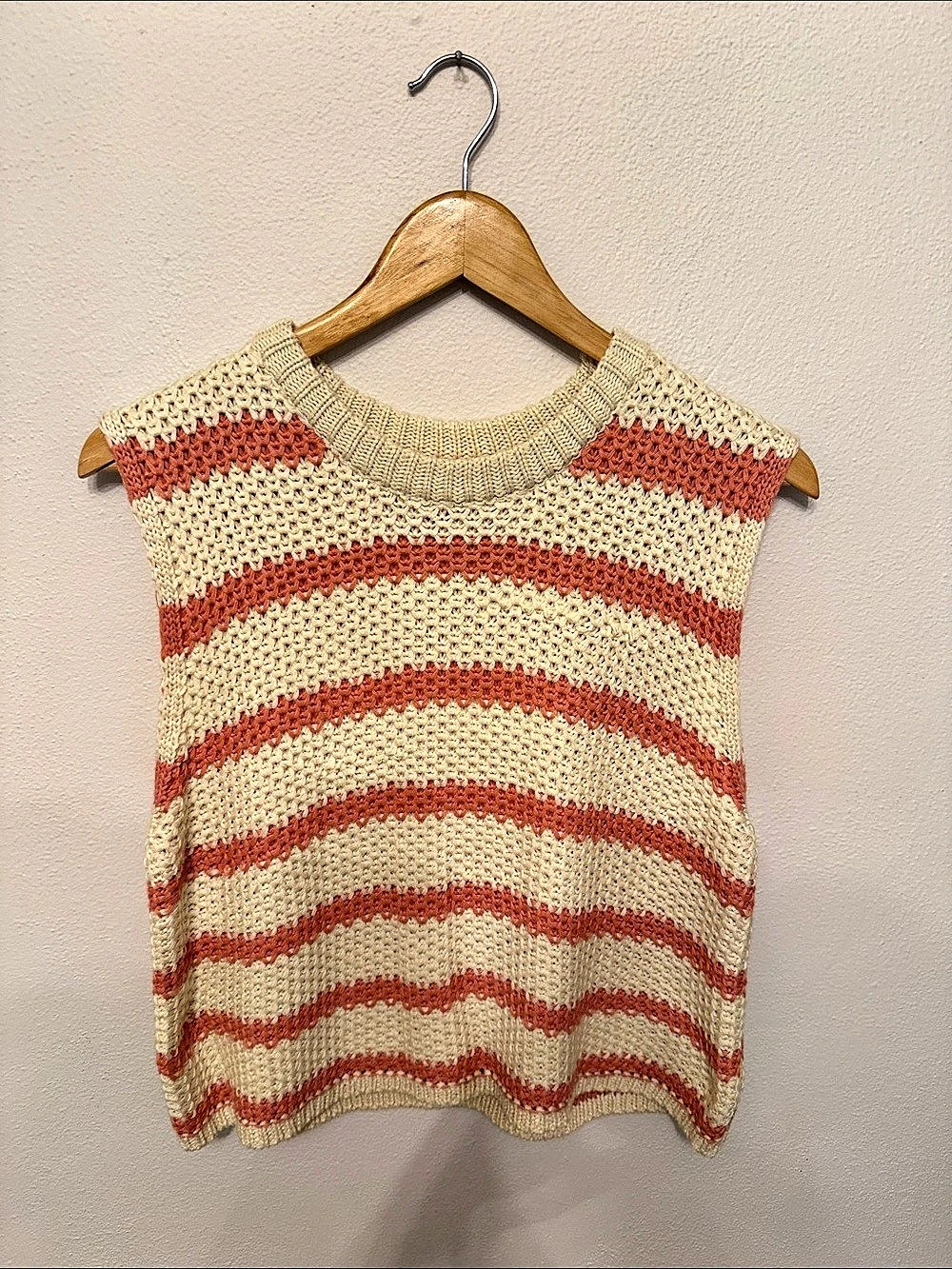 la miel Striped Open-Knit Sweater Vest Cream & Pink Medium